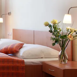 https://travel-hotel-prague.praguehotelsweb.com