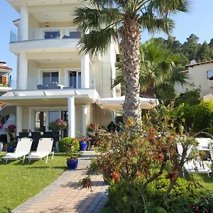 https://sun-residence.hotelschalkidiki.net